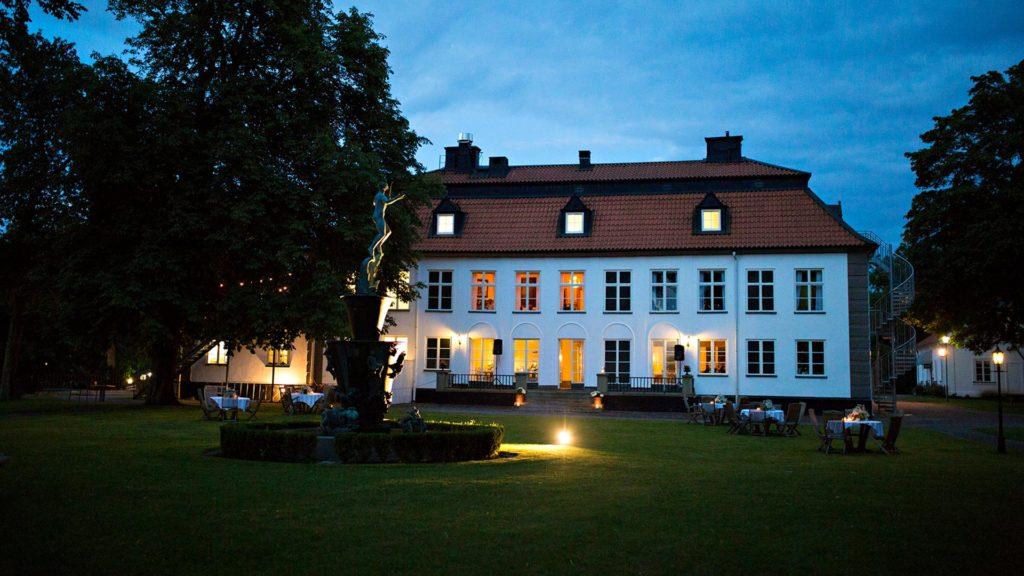 herrgård i skymning