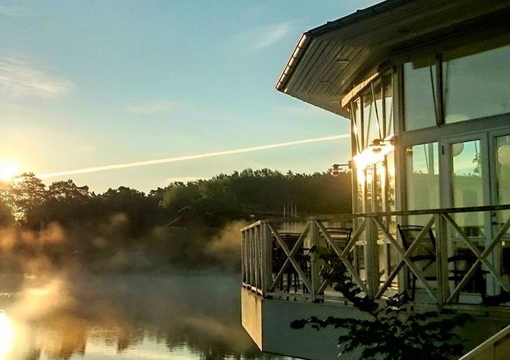 soluppgång vid strandpaviljongen